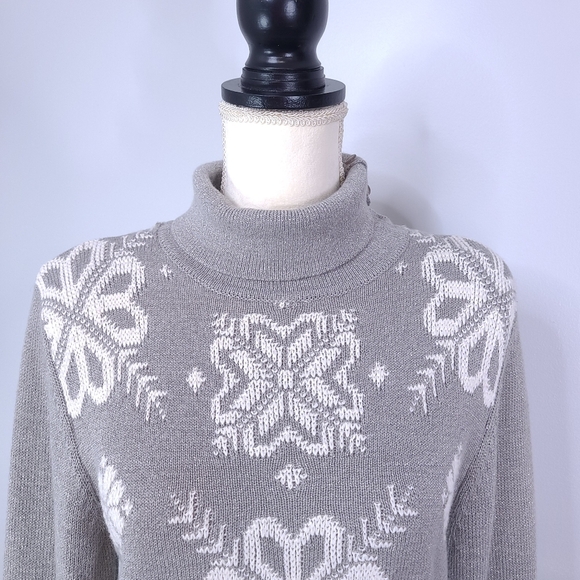 Alfred Dunner Snowflake Sweater Small Gray Metallic Turtleneck Holiday Christmas - Picture 6 of 13